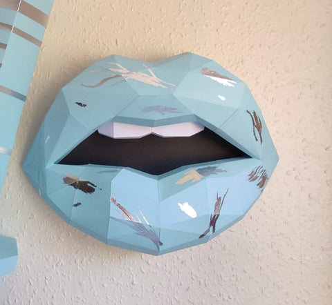 Blue Silver Cardpaper lips 37cm wide