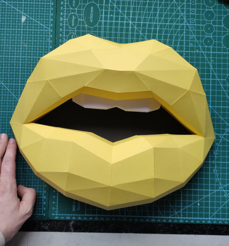 Yellow Card Lips 37cm Wall Decoration Beauty salon