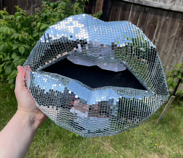 Disco 🪩 Mirror mosaic 👄 Card-paper lips 37cm wide