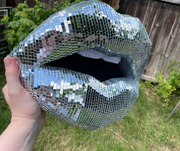 Disco 🪩 Mirror mosaic 👄 Card-paper lips 37cm wide