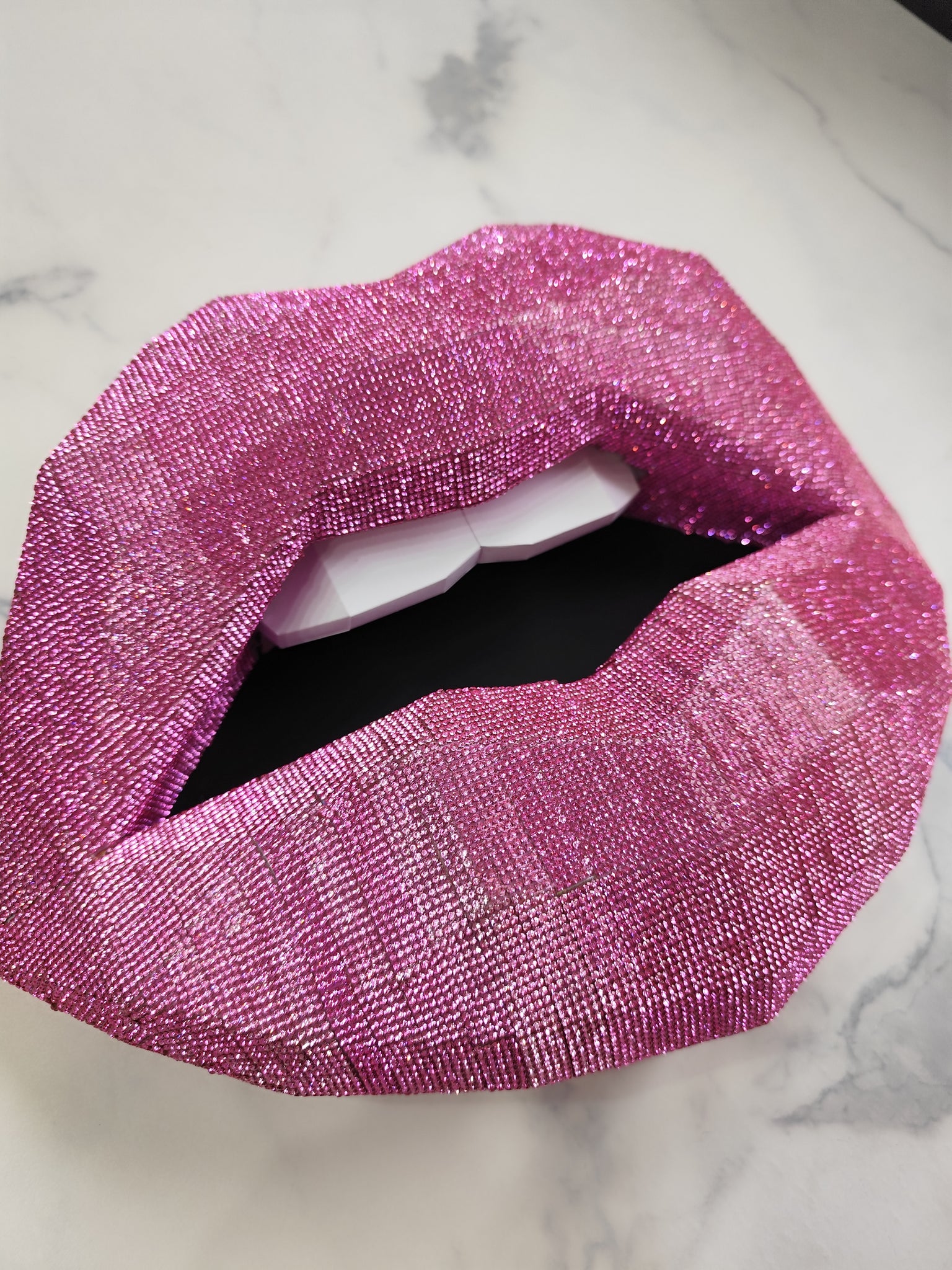Diamond 💎👄 Card-paper lips 37cm wide
