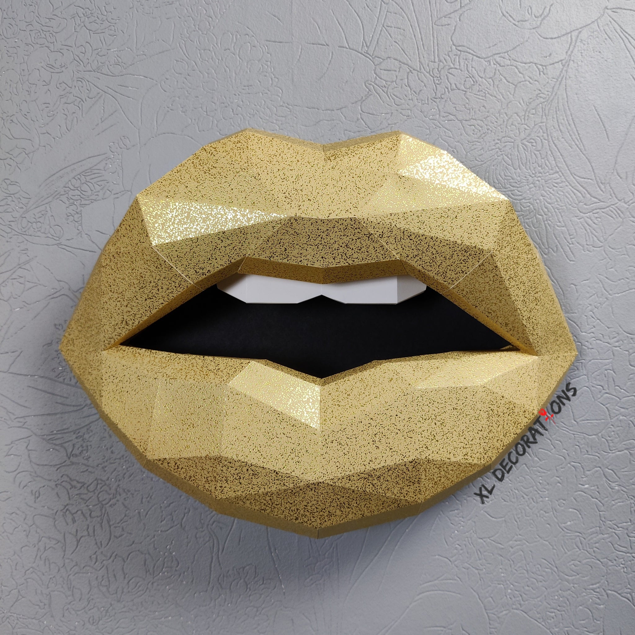 Gold Textured Card Lips 37cm wide Wall Decoration Beauty salon